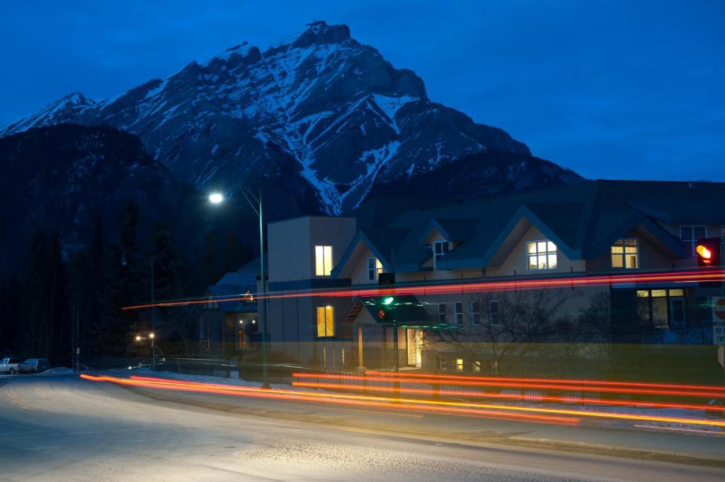 Ywca Banff Hotel المظهر الخارجي الصورة
